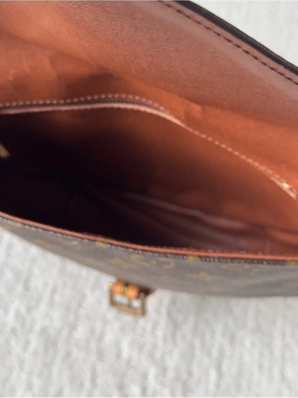 Louis Vuitton strap usage brown